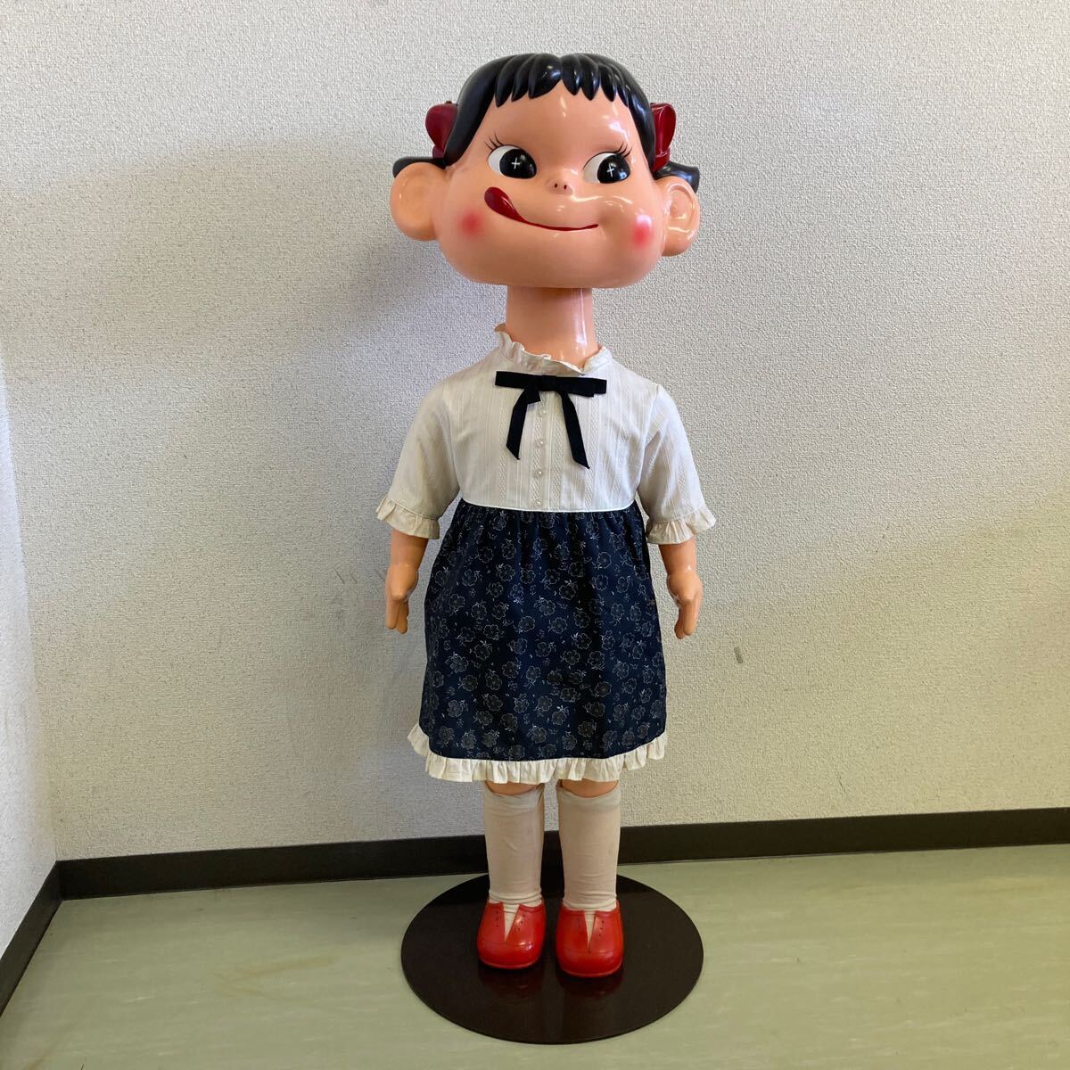 ★超レア★非売品★駄菓子屋★昭和レトロ★　不二家のビスケット　ペコちゃん　のれん 昭和レトロ 駄菓子屋 菓子瓶 飴 ビスケット入 同型二個セット - メルカリ