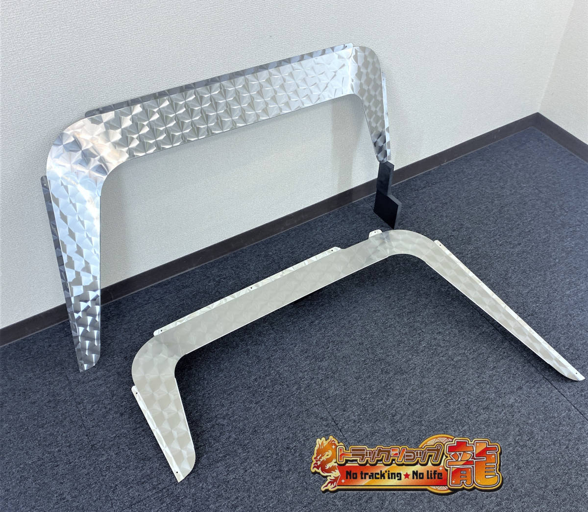 新品即納！日野 デュトロ/ダイナ/トヨエース ワイド用 ドアバイザー 鱗