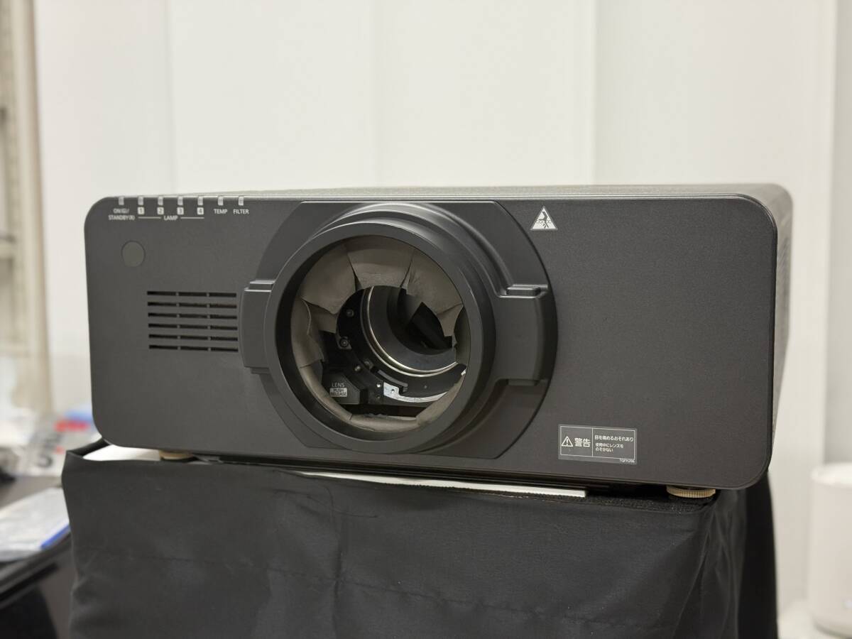 140☆Panasonic パナソニック XGA6000 PT-D5700 DLPプロジェクター