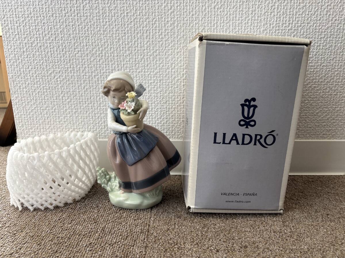 LLADRO磁器人形「Spring is Here(春が来た)」フィギュリン 【公式通販】