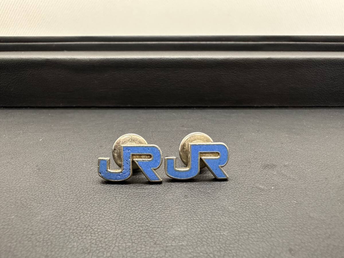 【SILVER刻印】JR西日本 ロゴピンバッジ｜ブルー七宝社章 2個 鉄道グッズ JR西日本岡山支社 くまなく たびにゃん ピンバッジ 限定の落札情報詳細
