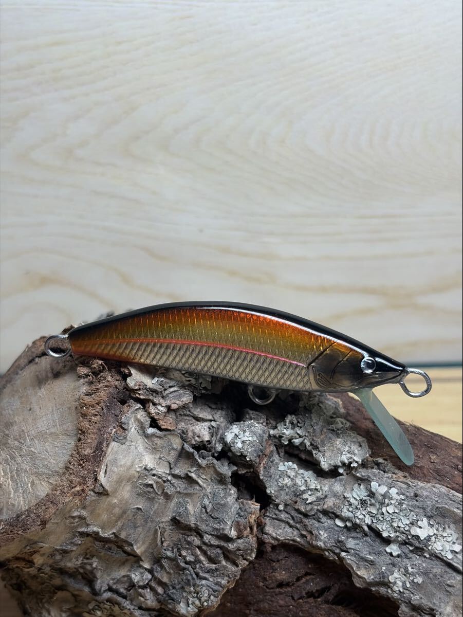 新品】ハンドメイドルアー バルサ stomp lures ミノー ニジマスカラー