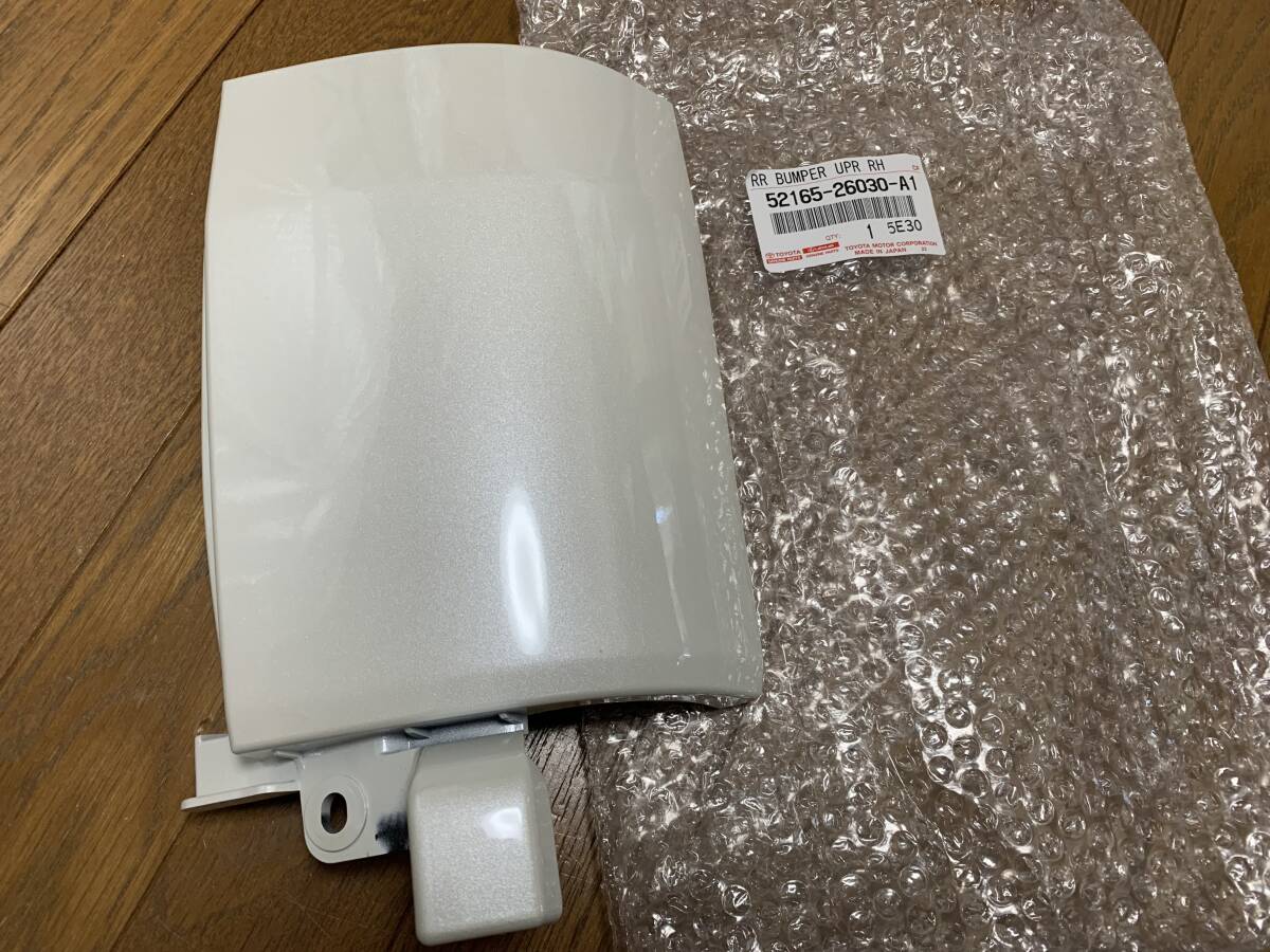 新車外し品】ハイエース 200系 4型 リアコーナーパネル 左右セット 白