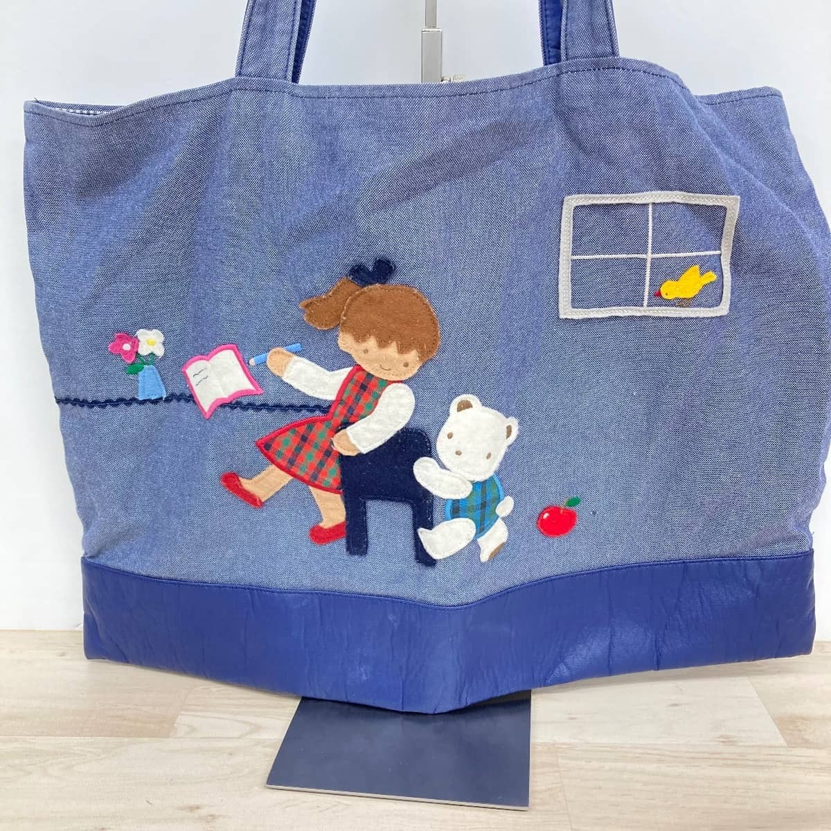 ファミリアfamiliar 青いトートバッグ 子供とクマの刺繍 Familiar ファミリア レッスンバッグ トートバッグ さくらんぼ