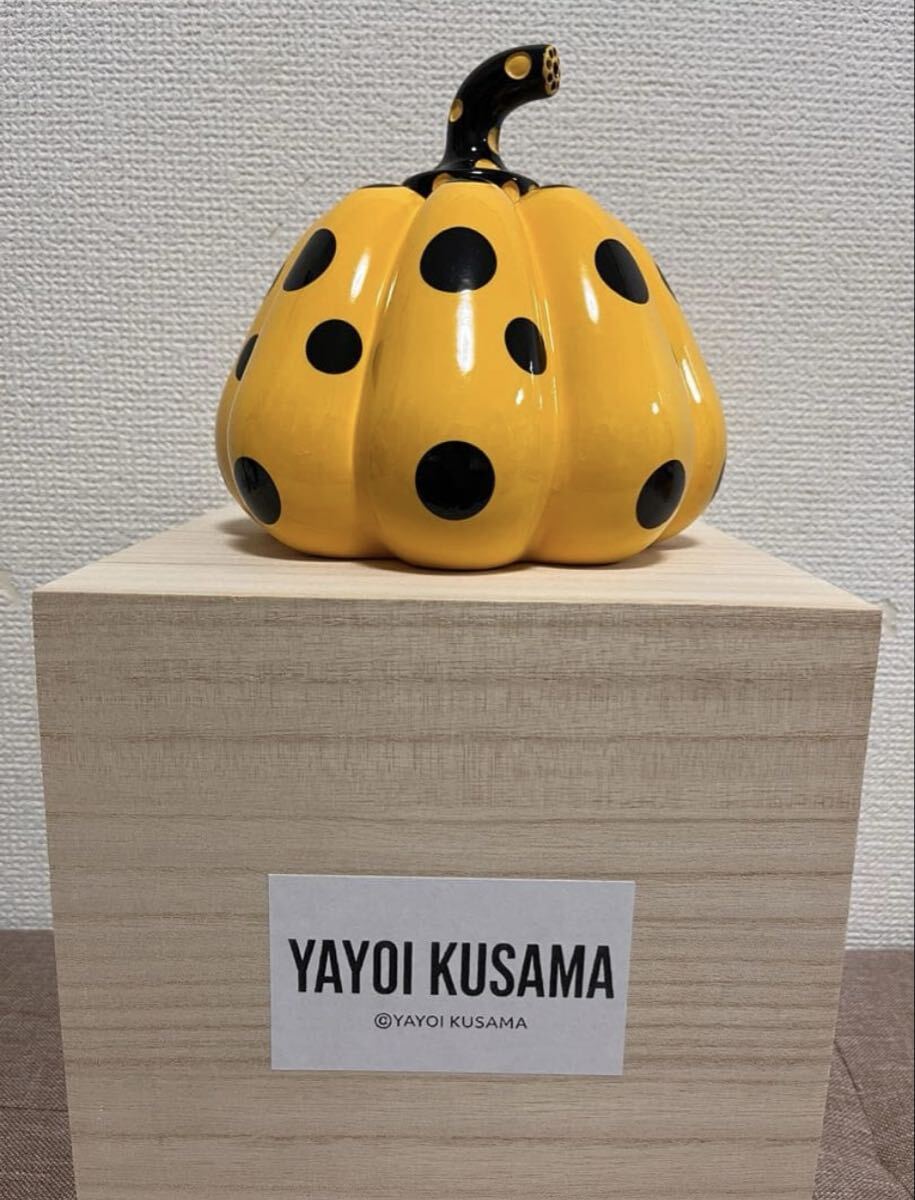新品】【草間彌生】 直島限定 RED PUMPKIN 赤かぼちゃ キーホルダー