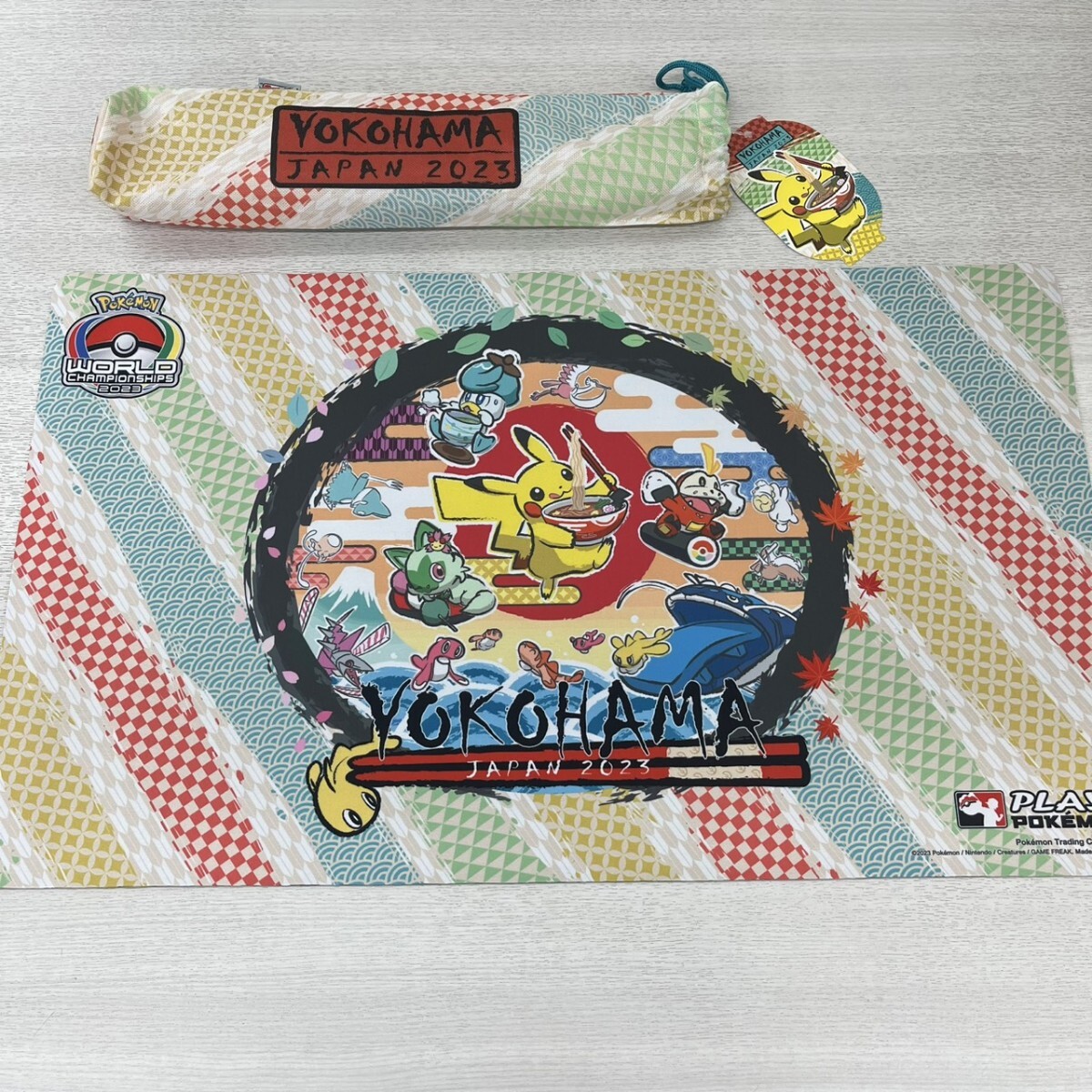 新品】ポケカ 海外 大会 限定 ピカチュウ&ゼクロム プレイマットの落札
