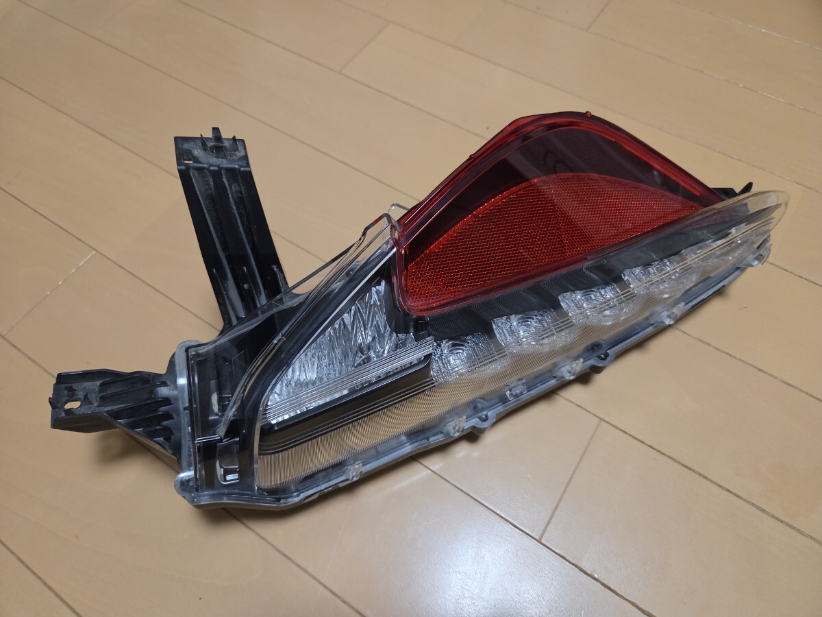 新品】◎未使用品!◎ ZVW52 プリウスPHV 純正 フロント ウインカー