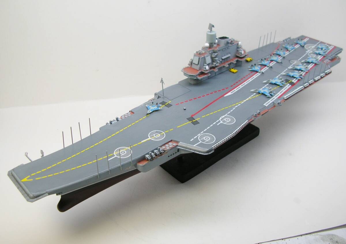 1/700 ロシア海軍航空母艦 アドミラル・クズネツォフ 塗装済み完成品の