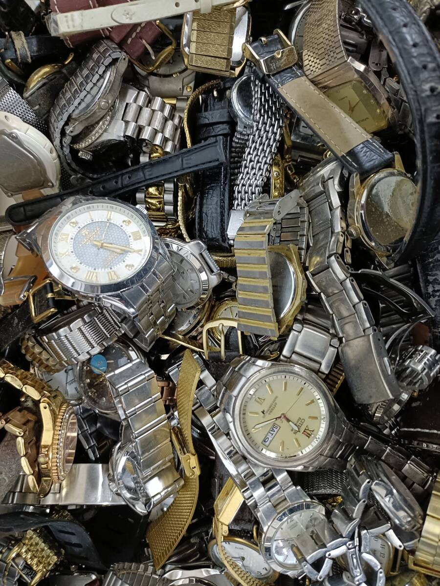 ジャンク CASIO カシオ MD-721 クォーツ 腕時計 可動品の落札情報詳細