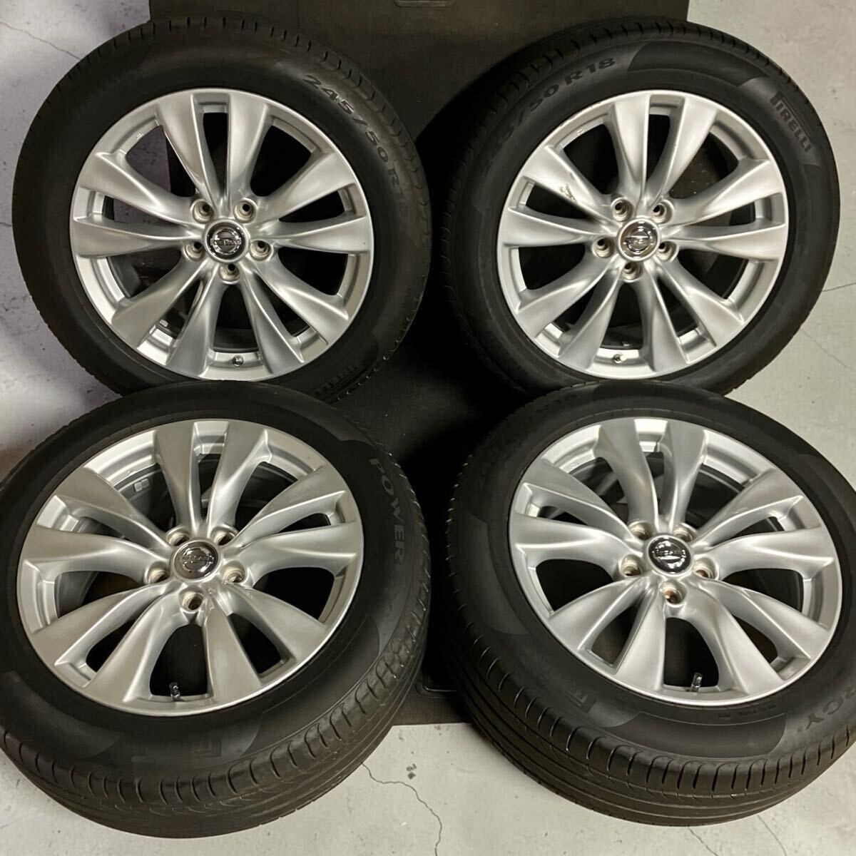 中古極上品 19インチ日産フーガ純正ホイル4本セット ナット付き H20