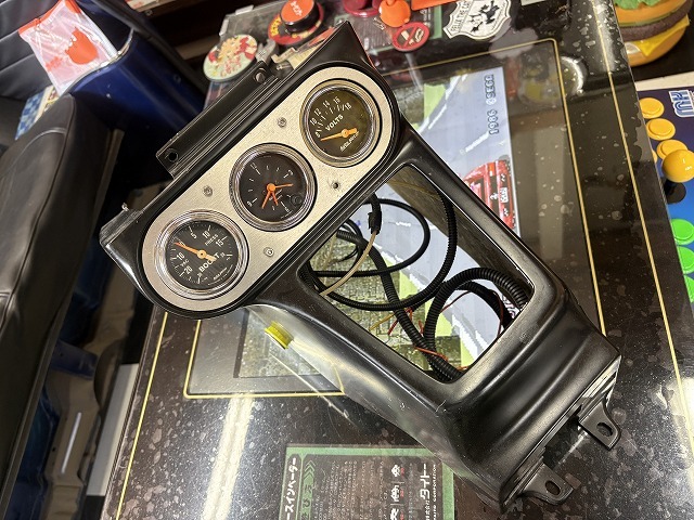デリカ スターワゴン エクシード P35W 三菱純正 センターメーター 3連