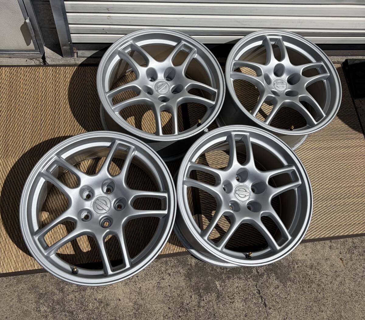 最終価格メーカー不明　深リムメッシュ　1ピース16インチ9J+15 4本セット F1R?【深リム メッシュ】メーカー不明 メッシュホイール 15×8J+26 100