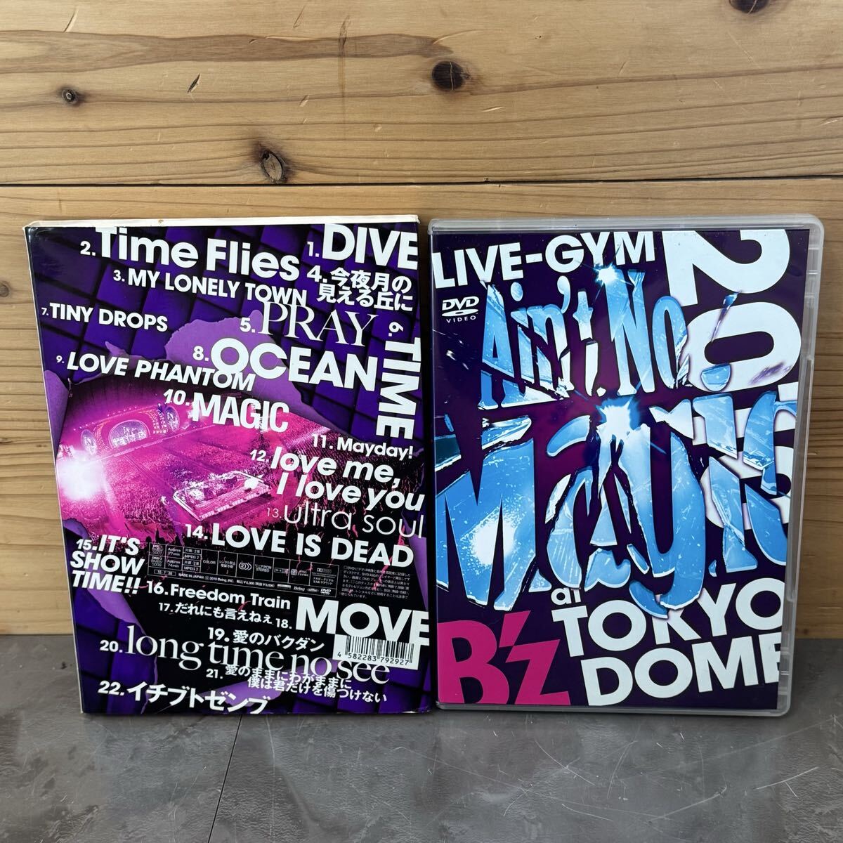 希少】 B'z 直筆サイン色紙 B'z LIVE-GYM2010 Ain't No Magic 稲葉浩志