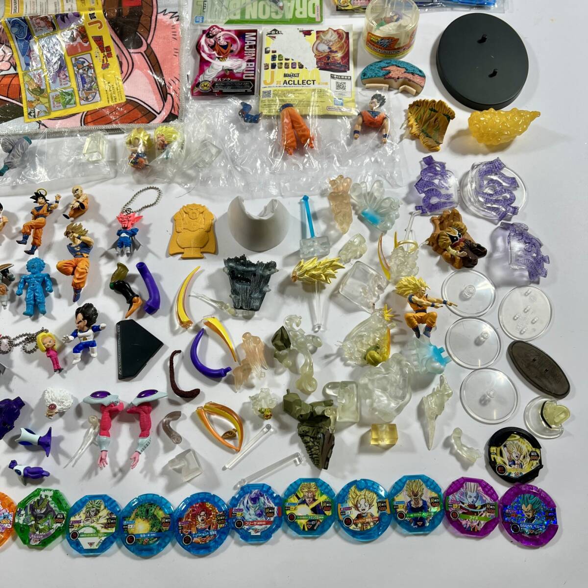 ドラゴンボールツインキーホルダー　〜建造物編〜 全5種。 レア ドラゴンボール ツインキーホルダー 建造物編 亀仙人