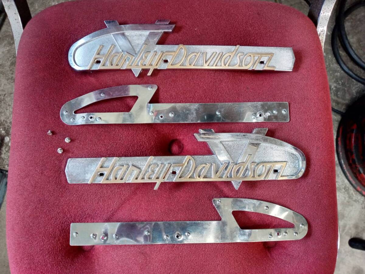 ハーレーダビッドソン タンク エンブレム 左右 中古 金属製 1959-1960