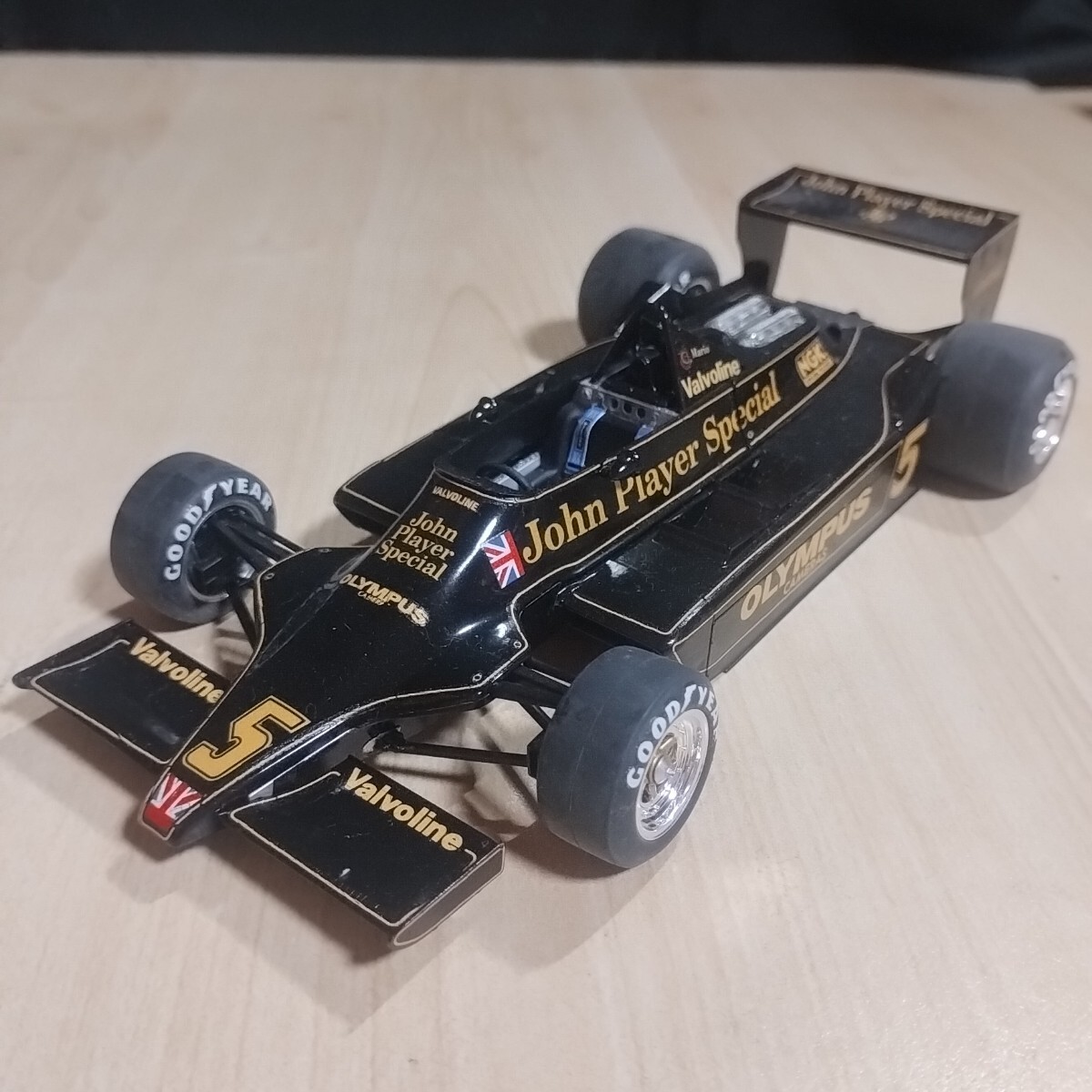 中古】【即決・送料無料】モモ マリオ・アンドレッティ 79-2モデル