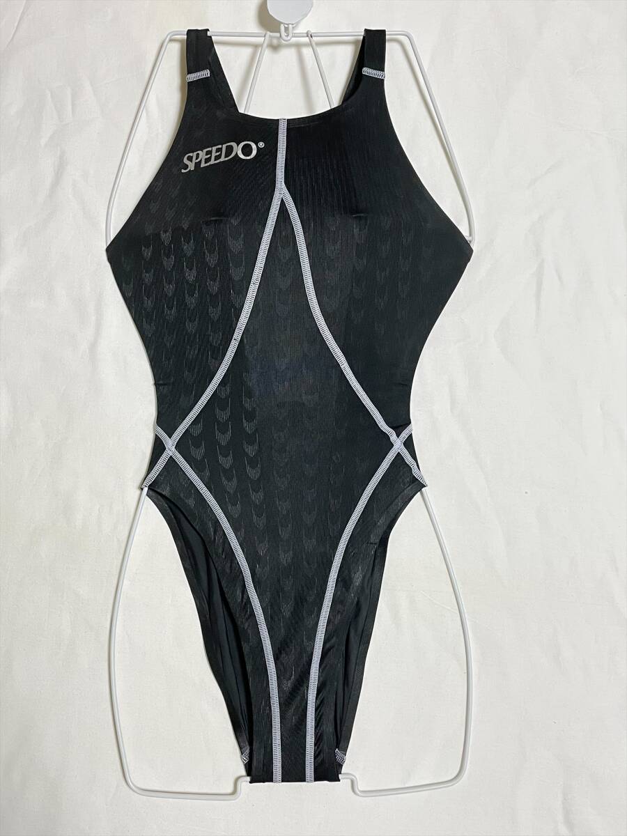 スピード アクアブレードⅡの競泳水着 ブラック×レッドカラー ウロコの