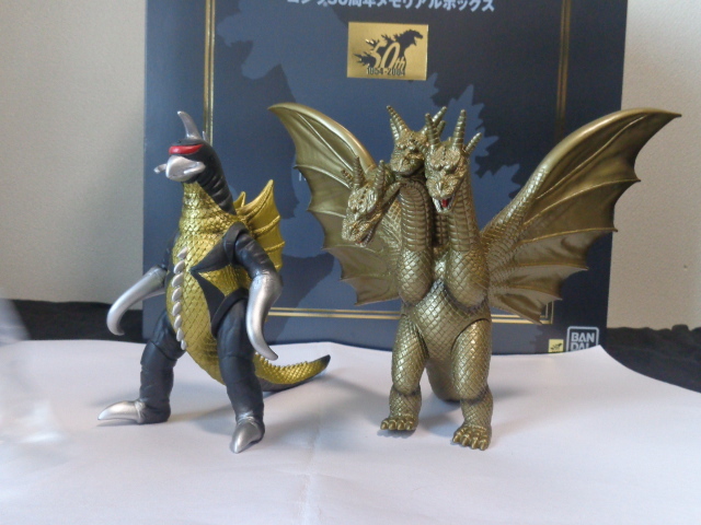 新品】ゴジラ50周年メモリアルBOX バラ売り② キングギドラ+ガイガン
