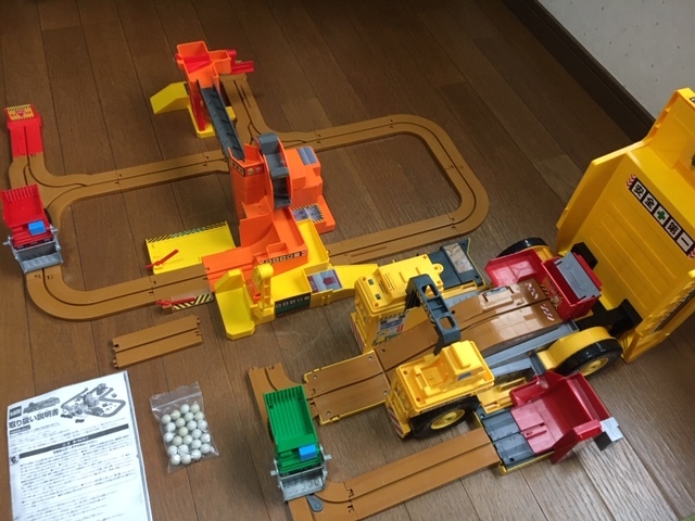 トミカ メガトンダンプ ＋ 回転バケット工事現場の落札情報詳細