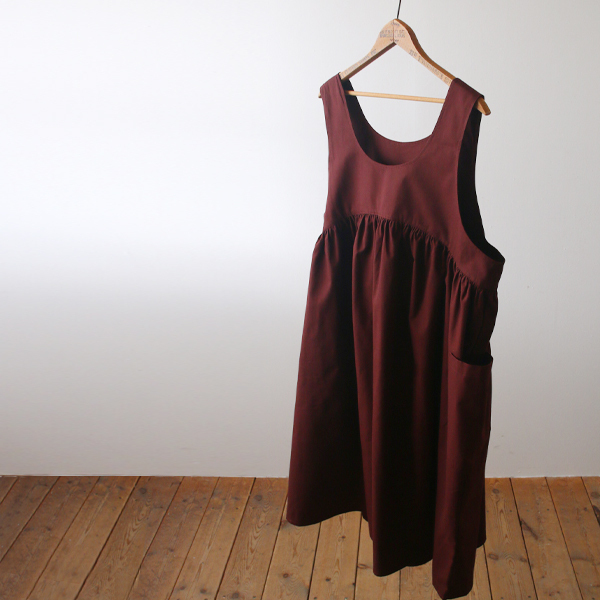 新品 5 25終了 1000円 スタート １０９cm丈 上質ベビーキャンバス コットン100 胸元ギャザー エプロン ワンピースk93 の落札情報詳細 ヤフオク落札価格情報 オークフリー スマートフォン版