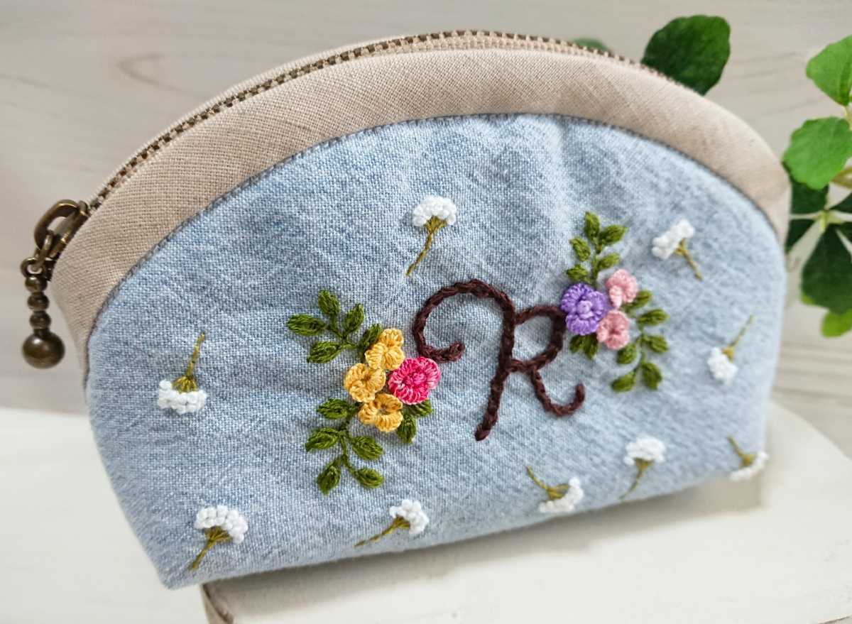 新品 ハンドメイド 花の手刺繍イニシャル入りコスメポーチ R 小物入れ お薬入れにも ファスナーポーチ 手作り かすみ草バラ の落札情報詳細 ヤフオク落札価格情報 オークフリー スマートフォン版
