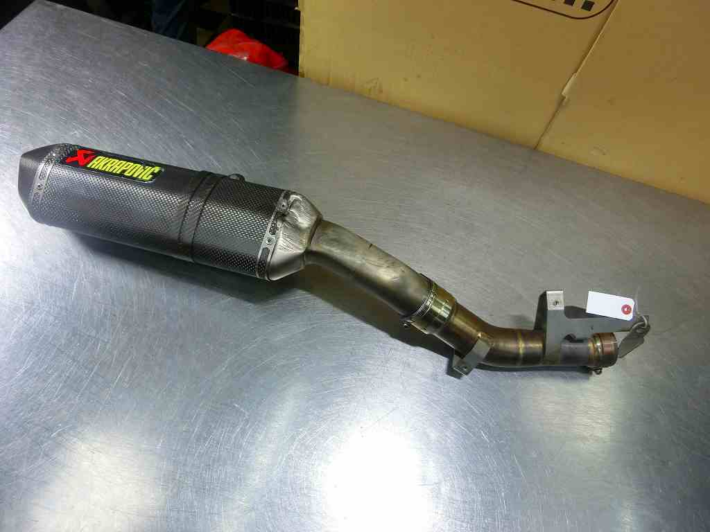 即発送可能 ZX10R アクラポビッチ スリップオンマフラー チタン ブラック