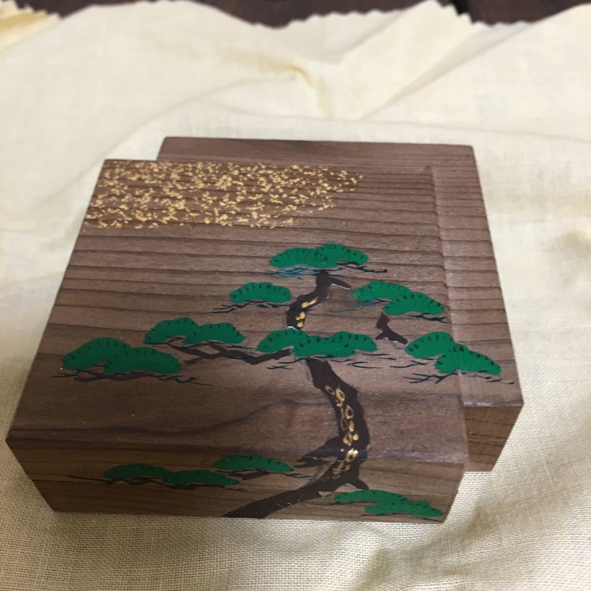 ◇貴重◇加州木芸師 清水晃樹 作 『神代杉 瑞松絵 重色紙香合 内金箔張