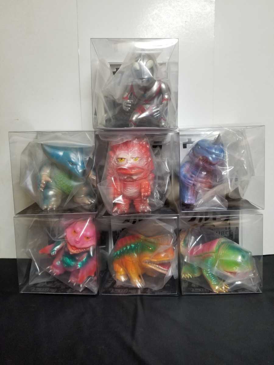 ウルトラマン ガラモン ゴモラ アボラス ペギラ ガヴァドン ケムラー