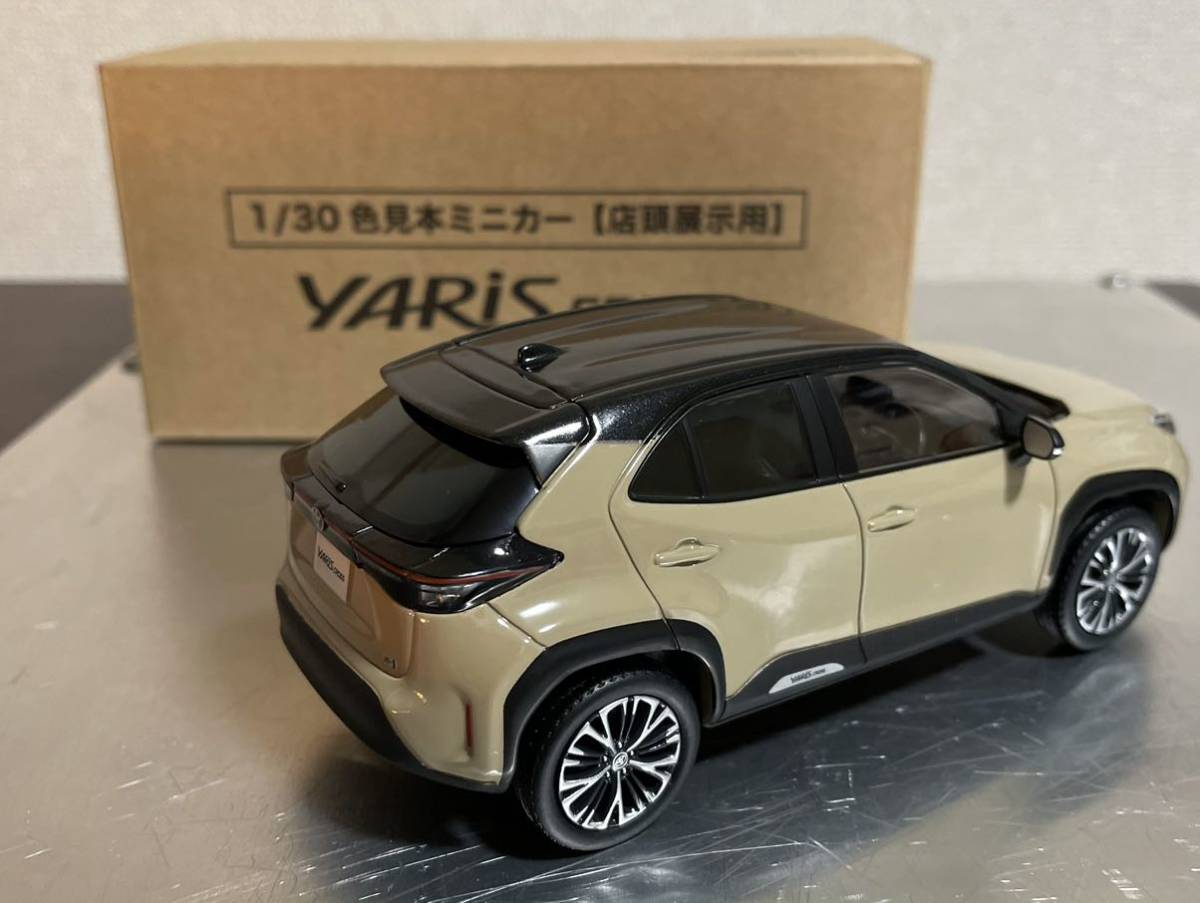新品】トヨタ ヤリスクロス カラーサンプル 1/30 ブラックマイカ(209