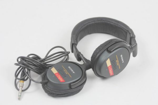 ジャンク未使用品SONY MDR-V202 ダイナミック ステレオ ヘッドフォン ジャンク未使用品SONY MDR-V202 ダイナミック ステレオ