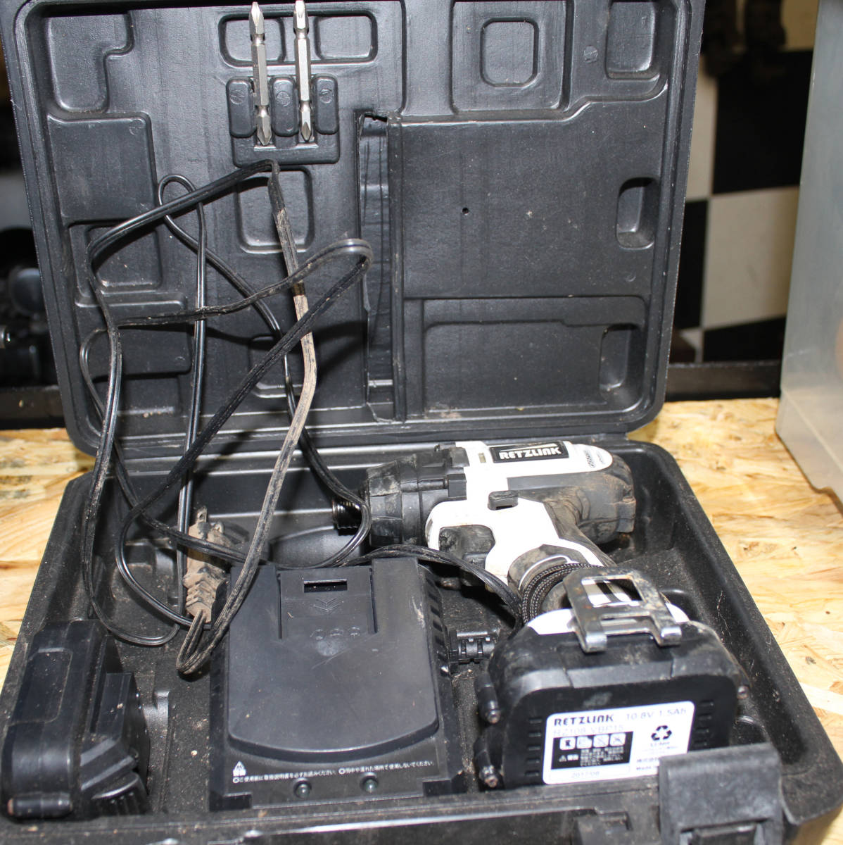 RETZLINK 10.8V 充電式インパクトドライバー BS108-BFS LEDライト付き 充電器 バッテリー2個付き 動作確認済みの落札 ...