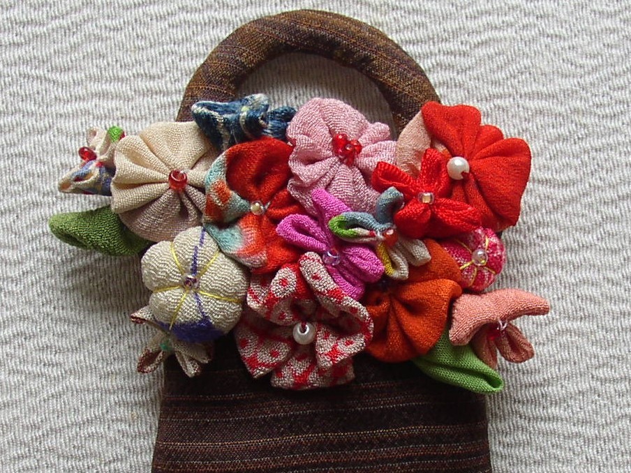 手作り 着物リメイク ポーチ 菊 花 模様 華 古布 ちりめん 手作り 着物リメイク ポーチ 菊 花 模様 華 古布 ちりめん