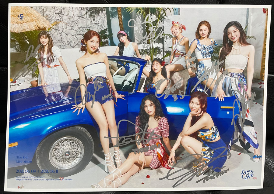 TWICE 全員　サイン TWICE☆全員直筆サイン入り☆A4サイズ写真② の商品詳細