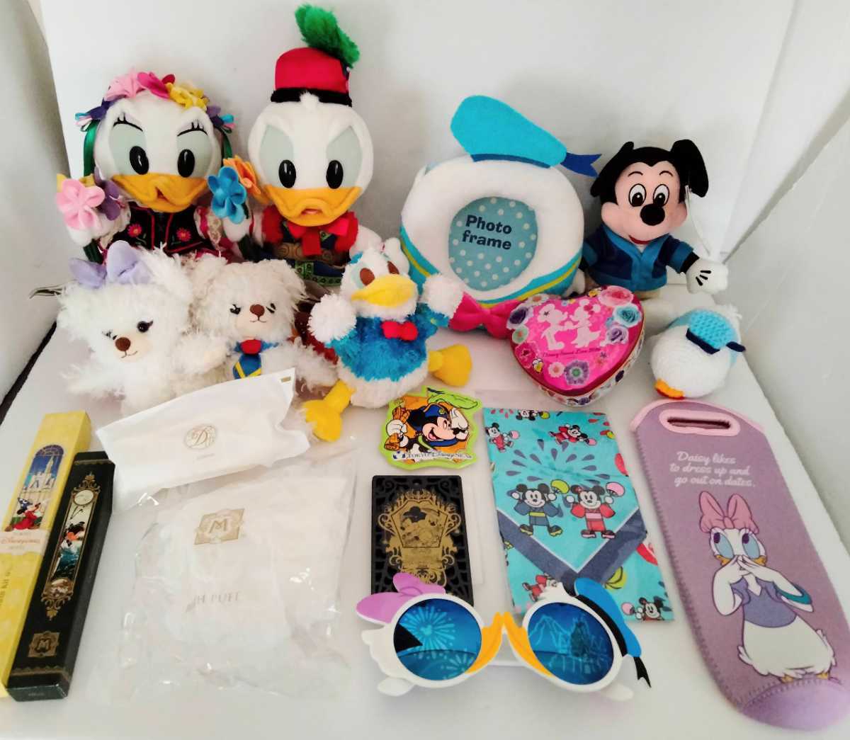 大量 ディズニードナルド デイジー ミッキー ぬいぐるみ サングラス 写真立て ユニベア ボトルケース ストラップ パスケース スーベニア の落札情報詳細 ヤフオク落札価格情報 オークフリー スマートフォン版